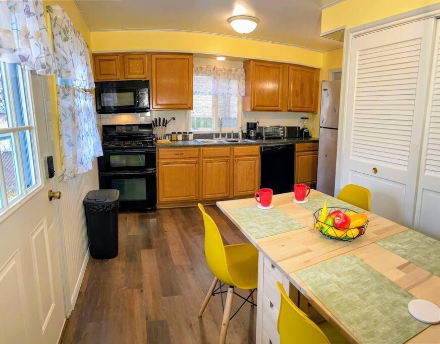*King Bed/3Bds House Near Naval Base & 6Flags* Appartement Waukegan Buitenkant foto